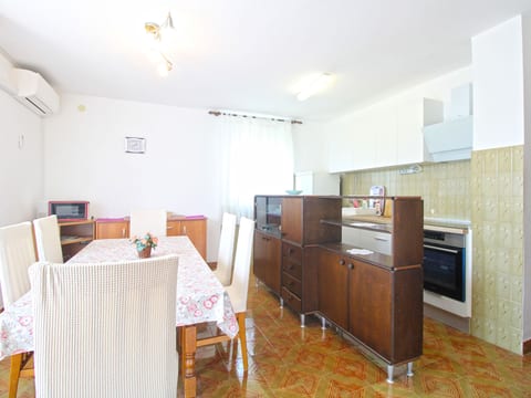 Apartment 1198