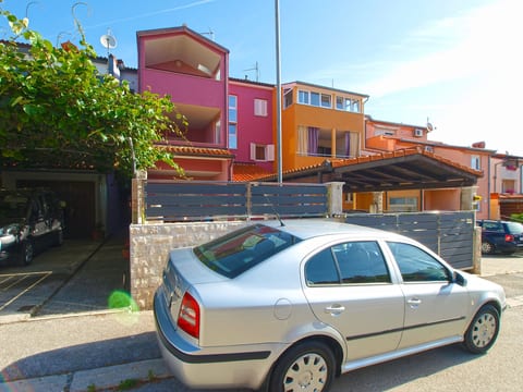 Apartment 898