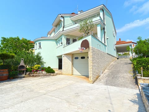 Apartment 624