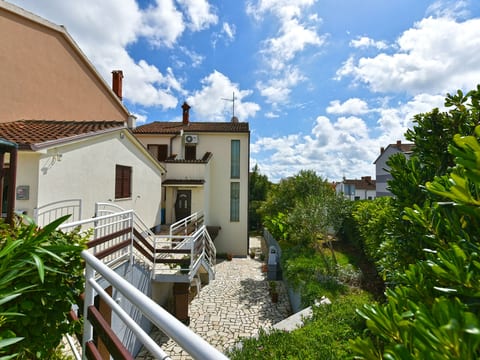 Apartment 34