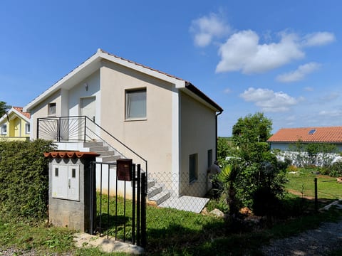 Apartment 1860
