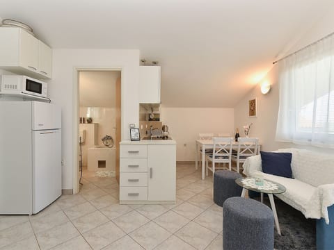 Apartment 1860