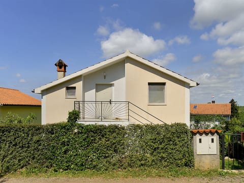 Apartment 1860