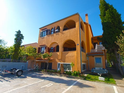 Apartment 1775