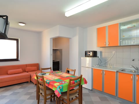 Apartment 533