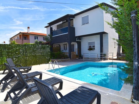Apartment 759