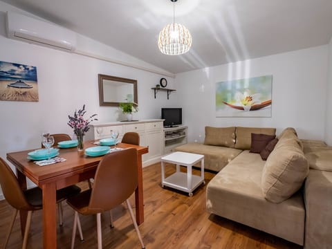 Apartment 2142