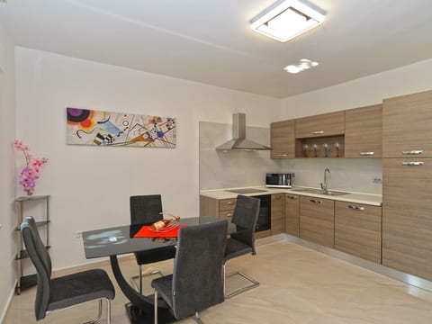 Apartment 925