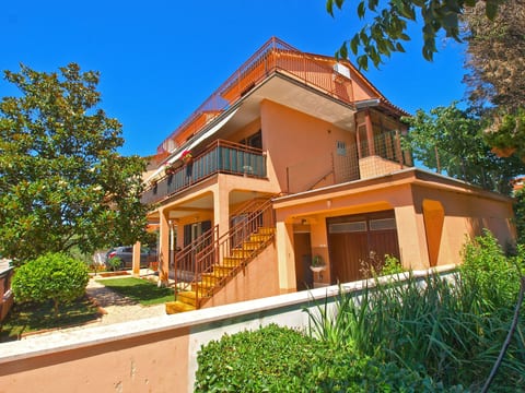 Apartment 250