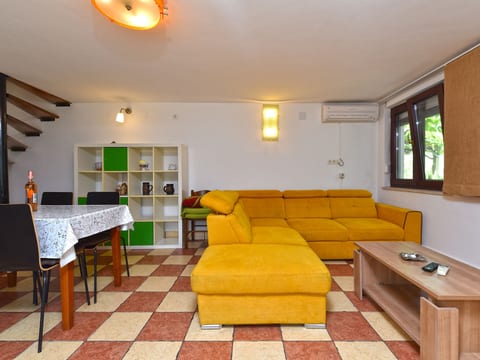 Apartment 929