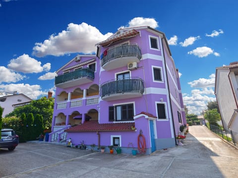 Apartment 1223