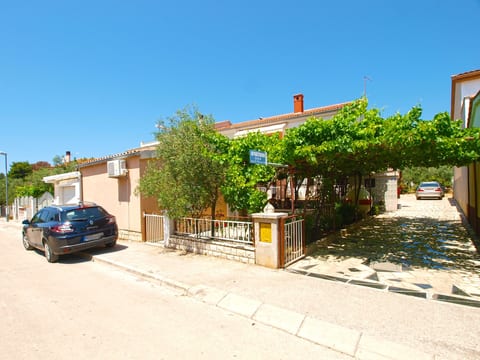 Apartment 1306