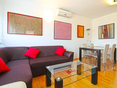 Apartment 2384
