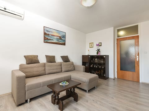 Apartment 1178