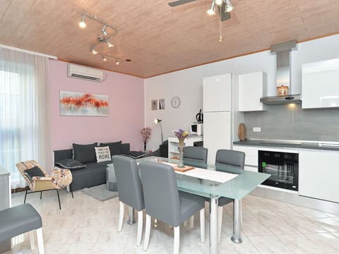 Apartment 1128