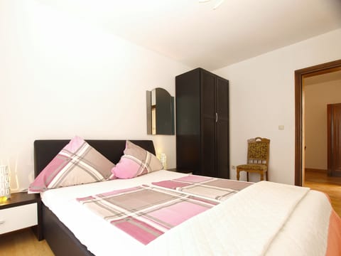 Apartment 934