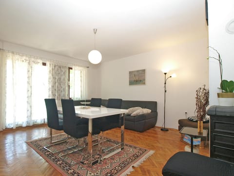 Apartment 2078
