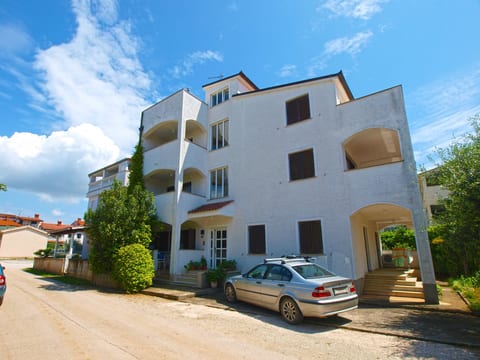 Apartment 1842