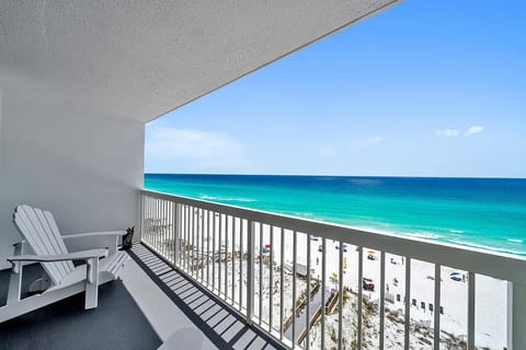 Pelican Beach 902