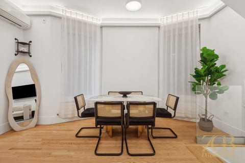 Luxury King Size 1BR, Renovated UES, Central Park