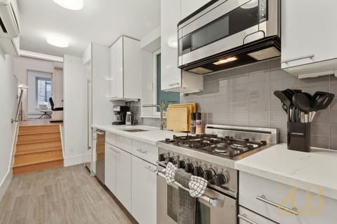 Luxury King Size 1BR, Renovated UES, Central Park