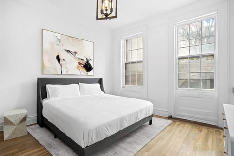 Loft Style X Large 2BR Apartment in Prime Chelsea!