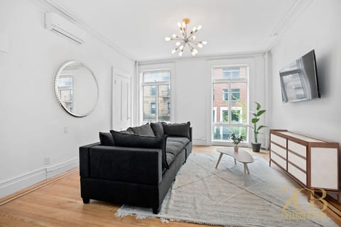 Loft Style X Large 2BR Apartment in Prime Chelsea!