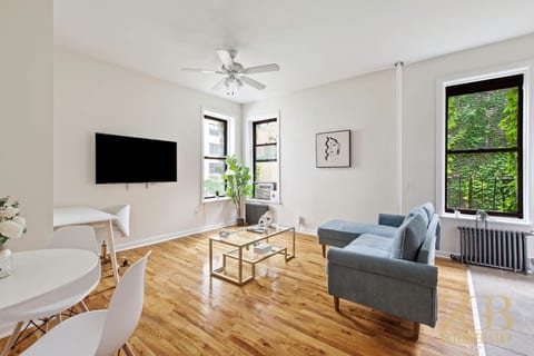 Gorgeous 2 Bedroom Apt in Prime UES!