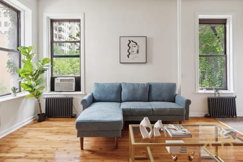 Gorgeous 2 Bedroom Apt in Prime UES!