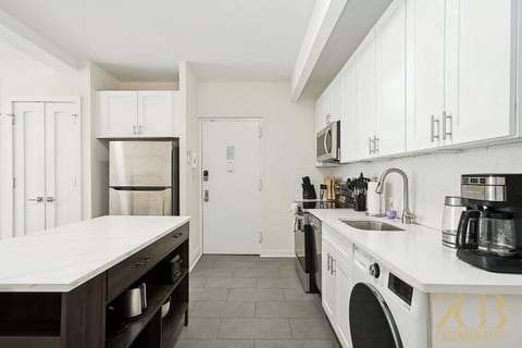West Village, Renovated! 3BR/2BA Private Terrace