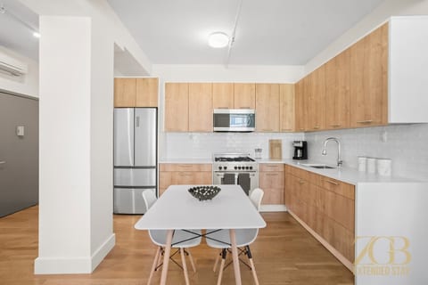 Modern 2BR 2BA Prime Midtown w/ Elevator & Laundry