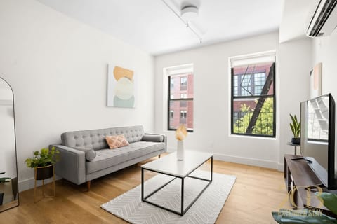 Modern 2BR 2BA Prime Midtown w/ Elevator & Laundry