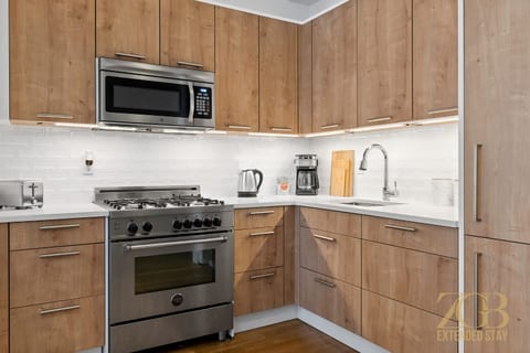 1BR in the Heart of Manhattan w/Laundry & Elevator