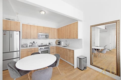Beautiful & Spacious 2BR 2BA w/ Elevator & Laundry