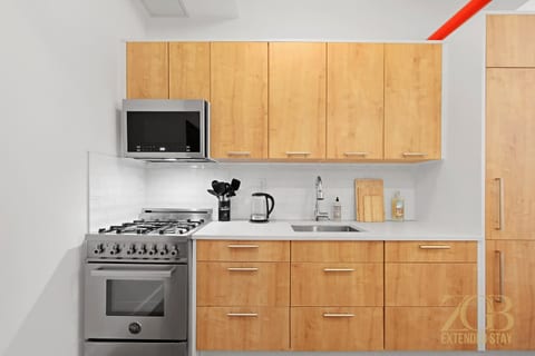 Renovated Studio in Midtown w/Laundry & Elevator