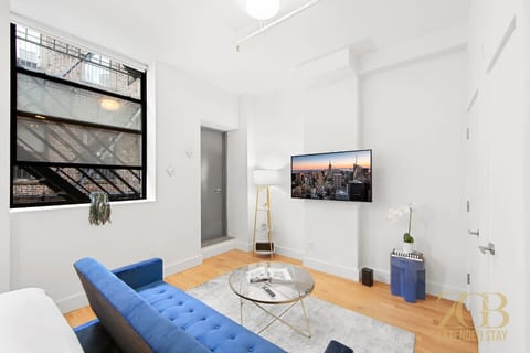 Renovated Studio in Midtown w/Laundry & Elevator