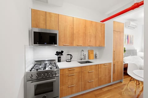 Renovated Studio in Midtown w/Laundry & Elevator