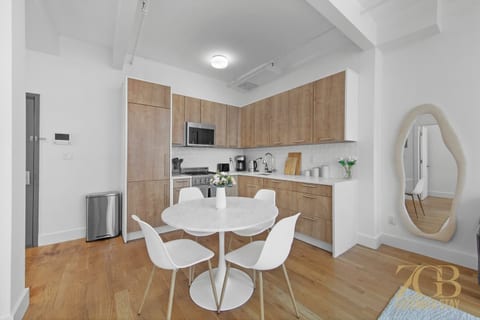 Modern 1BR in Prime Manhattan w/Laundry & Elevator