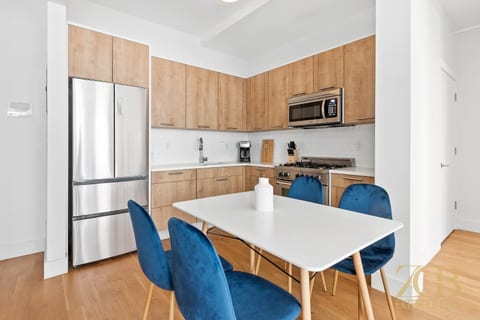 Gorgeous 1BR, Prime Manhattan w/Laundry & Elevator