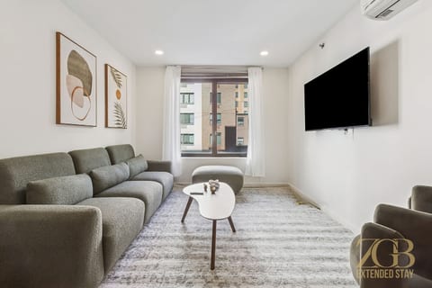 Modern & Mint 2BR Central Park, Laundry, Elevator