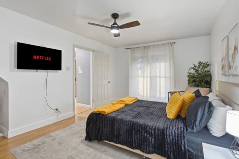 Light-filled and cozy: queen-size bed, buttery-soft sheets, XL plush blanket, and extra pillows. Enjoy towels & makeup washcloths, and unwind with the smart TV.