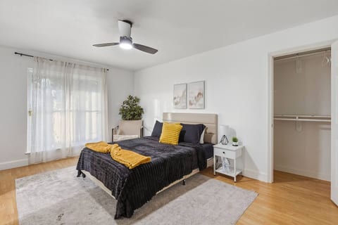 Light-filled and cozy: queen-size bed, buttery-soft sheets, XL plush blanket, and extra pillows. Enjoy towels & makeup washcloths, and unwind with the smart TV.