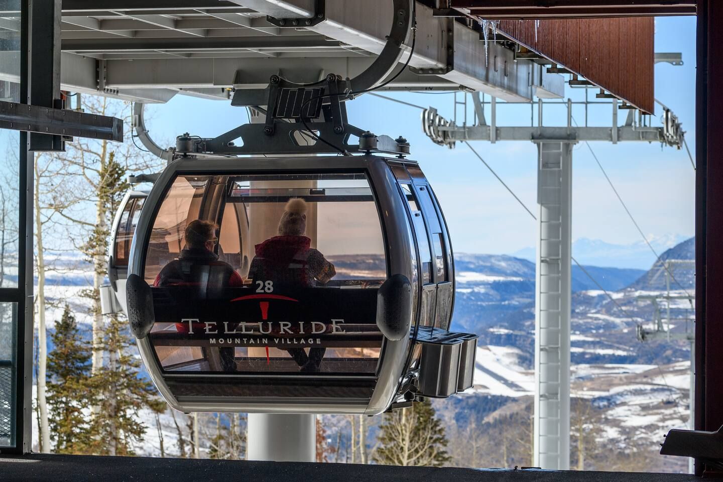 Steps out the front door and ride the gondola straight to the grocery store, no need to drive! The other gondola takes you straight into downtown Telluride.