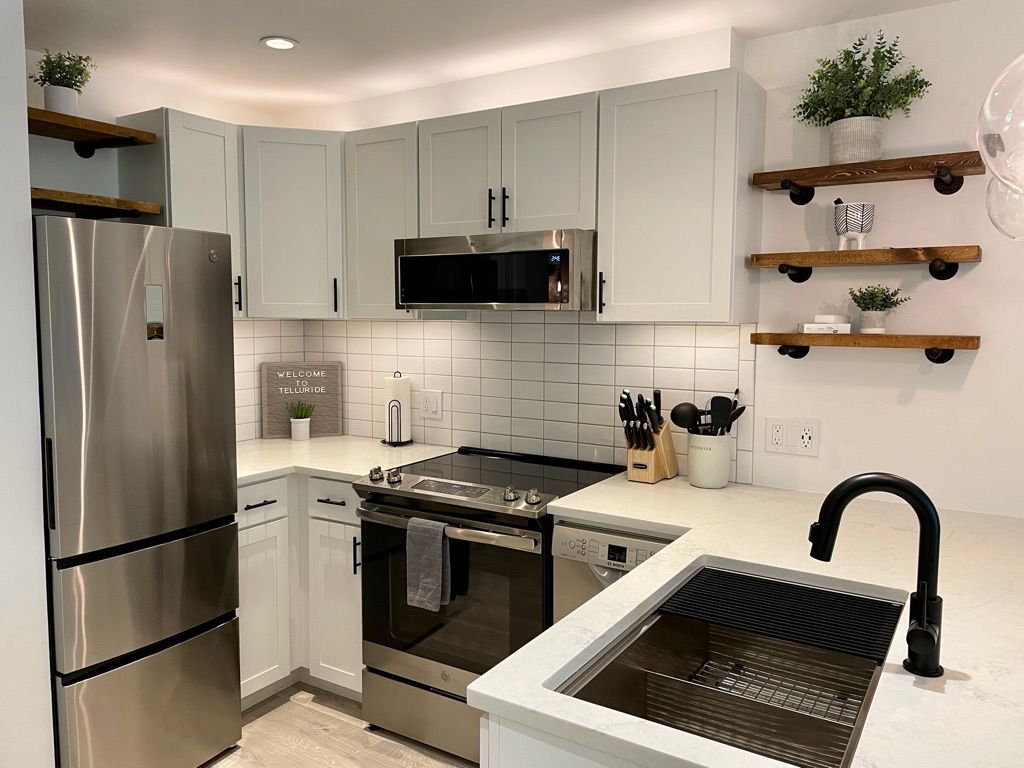 Fully equipped, recently renovated kitchen.