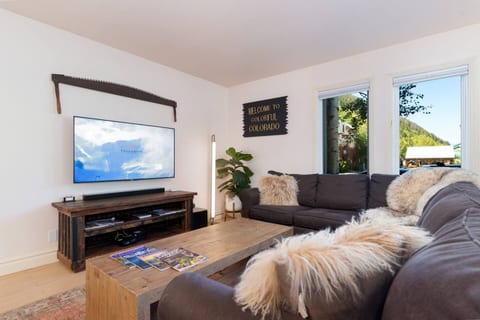 Etta Place Too - Hot Tub w View - Ski-in Ski-out
