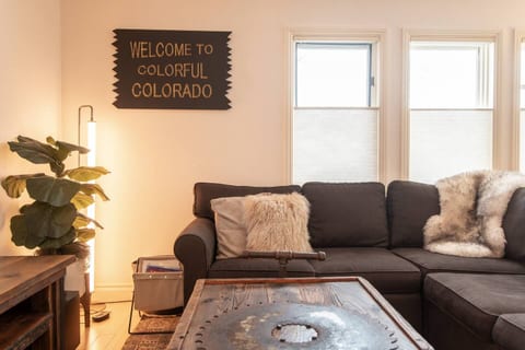 Cozy living room with sectional lounge.