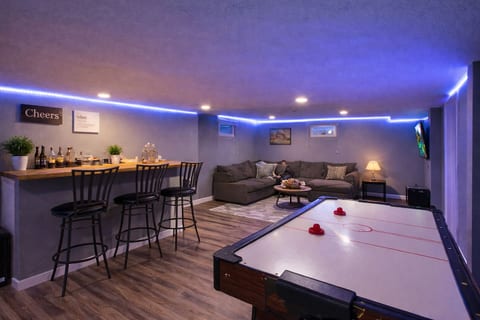 Family‑Friendly 6BR Near DT Denver + Theater