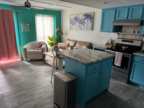 Beachside Bliss - Private Entrance Lux Condo