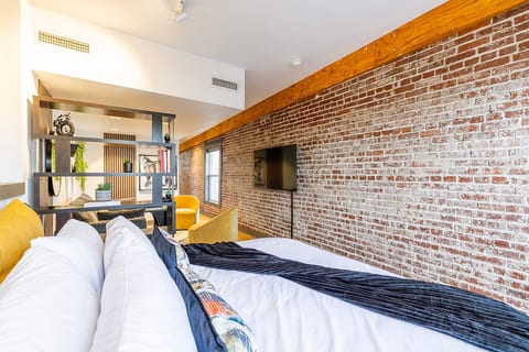 Trails, Dining & Nightlife • King Bed Luxe Studio image 3