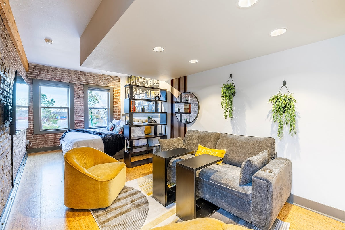 Trails, Dining & Nightlife • King Bed Luxe Studio image 1